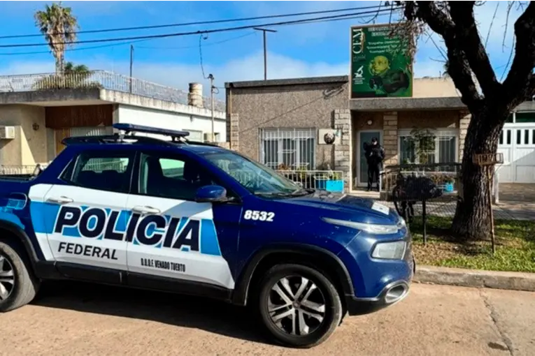 Estafa a PAMI: allanaron consultorios y la casa de un cardiólogo por un presunto fraude de más de 580 millones - imagen de origen