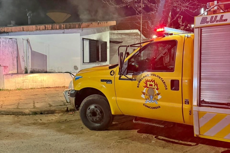 Un incendio afectó a una vivienda del barrio La Bianca - imagen de origen