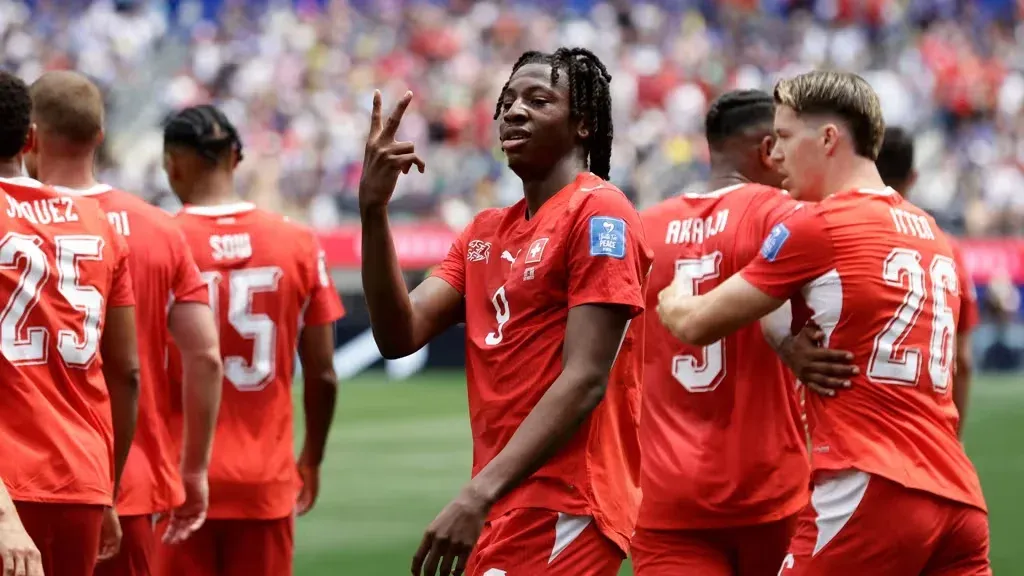 Manzambi cambió el partido y Suiza quedó a un paso de los dieciseisavos - imagen de origen