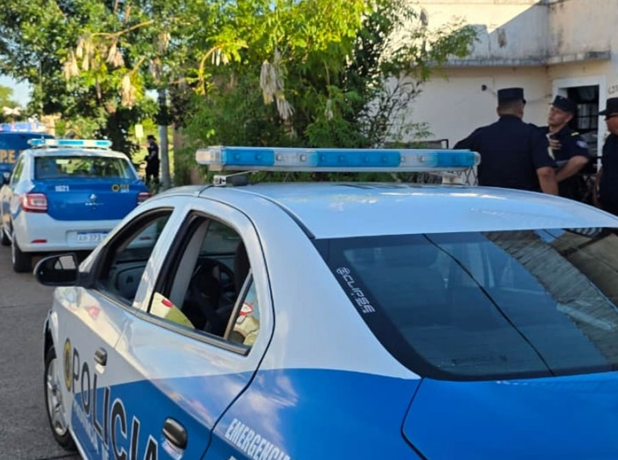 Choque entre un auto y una moto en Colón: un joven resultó lesionado - imagen de origen