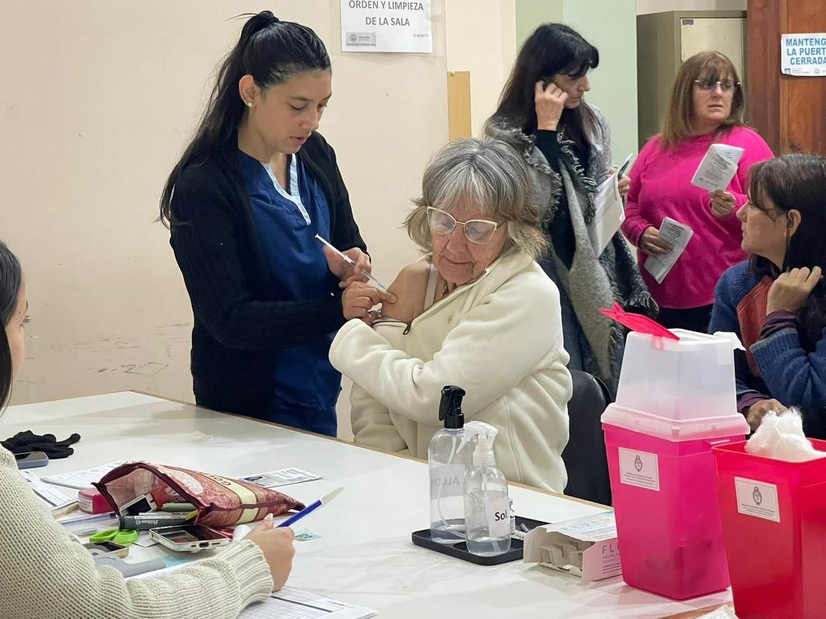 Más de 50 adultos mayores participaron de una jornada de vacunación en Concordia - imagen de origen