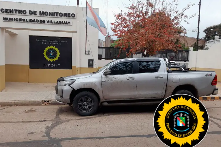 Se durmió en la camioneta, lo despertó la policía, chocó a efectivo, escapó y lo detuvieron tras persecución - imagen de origen