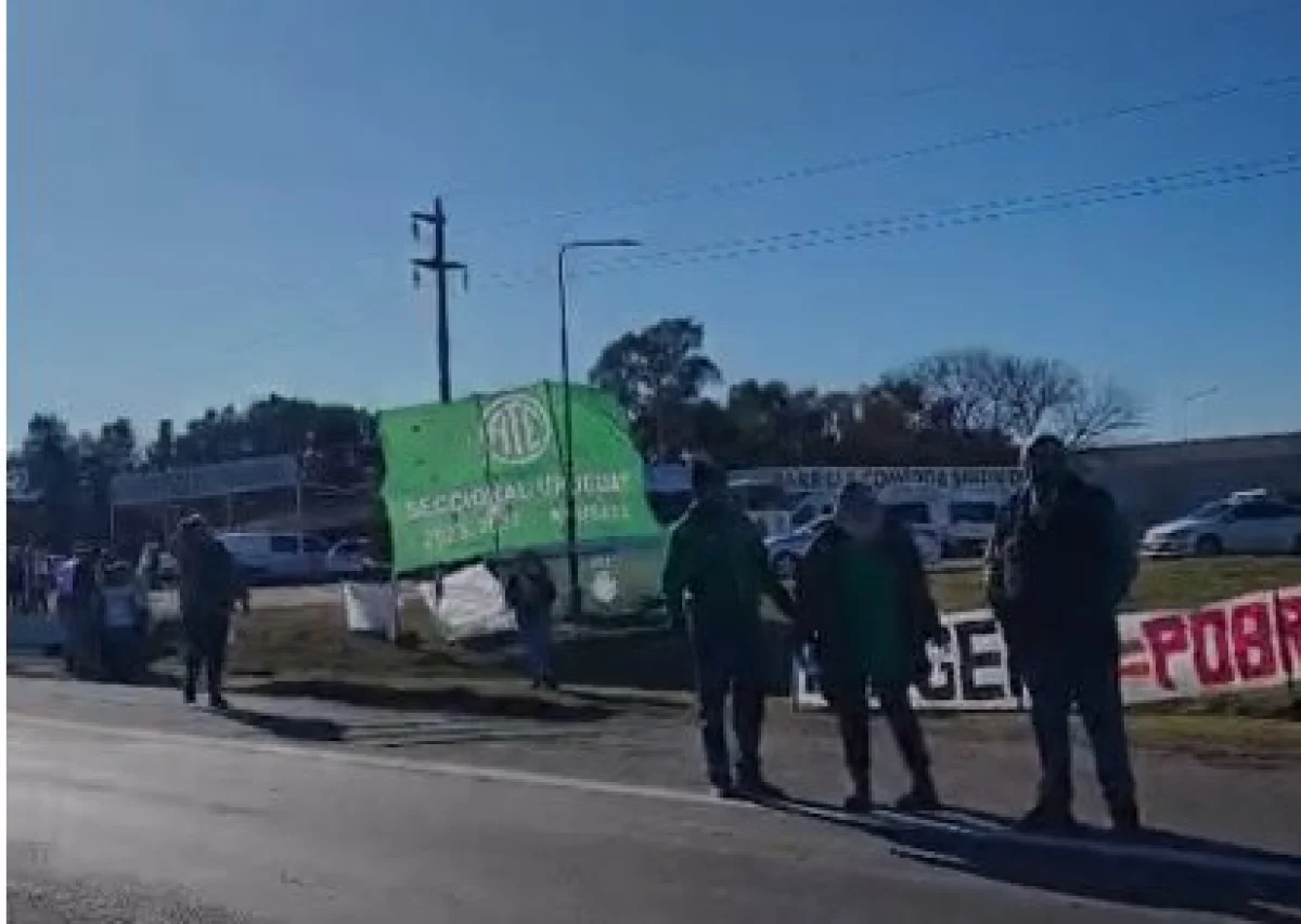 Gremios de distintos departamentos se movilizaron sobre la Ruta 14 en rechazo a la reforma - imagen de origen