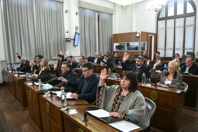 En medio de manifestaciones, la reforma jubilatoria quedó formalmente presentada en el Senado - imagen de origen