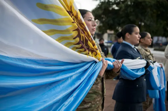 Paraná conmemoró a Manuel Belgrano en el Día de la Bandera - imagen de origen