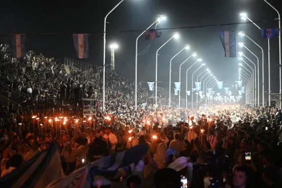 Unas 50 mil personas disfrutaron de la gran Fiesta del 25 de Mayo en Gualeguaychú - imagen de origen