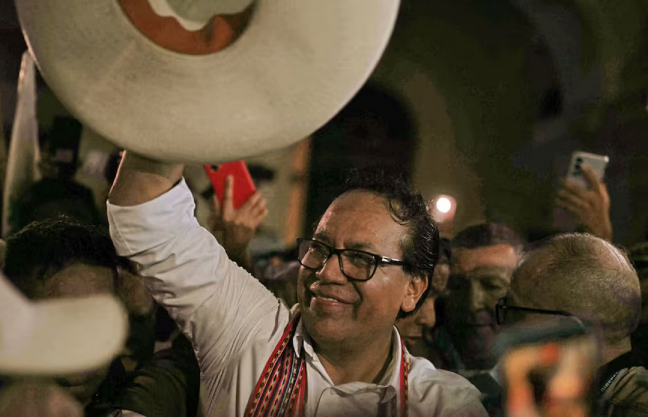 Sánchez adelanta a Fujimori en una contienda electoral aún abierta en Perú - imagen de origen