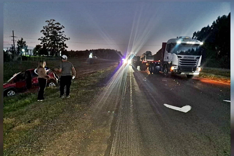 AUTOVÍA 14: Perdió el control de su rodado, casi choca contra un camión y terminó despistando - imagen de origen