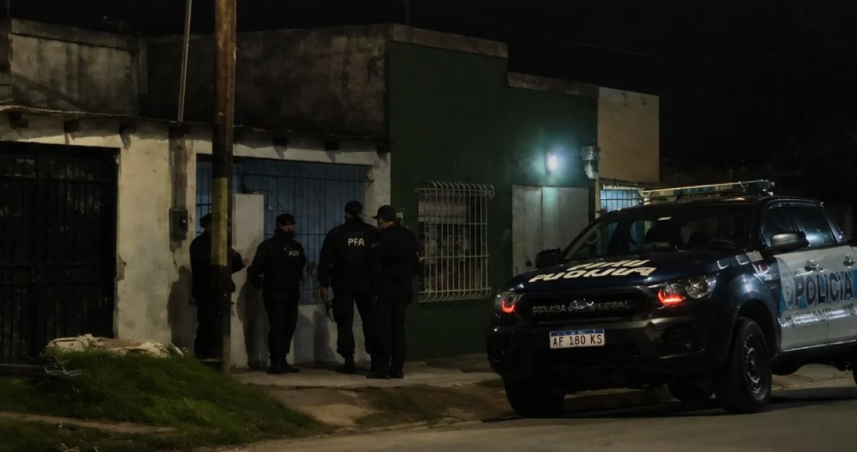 La Policía Federal realizó un allanamiento por una causa de narcotráfico en el barrio 30 de Octubre - imagen de origen