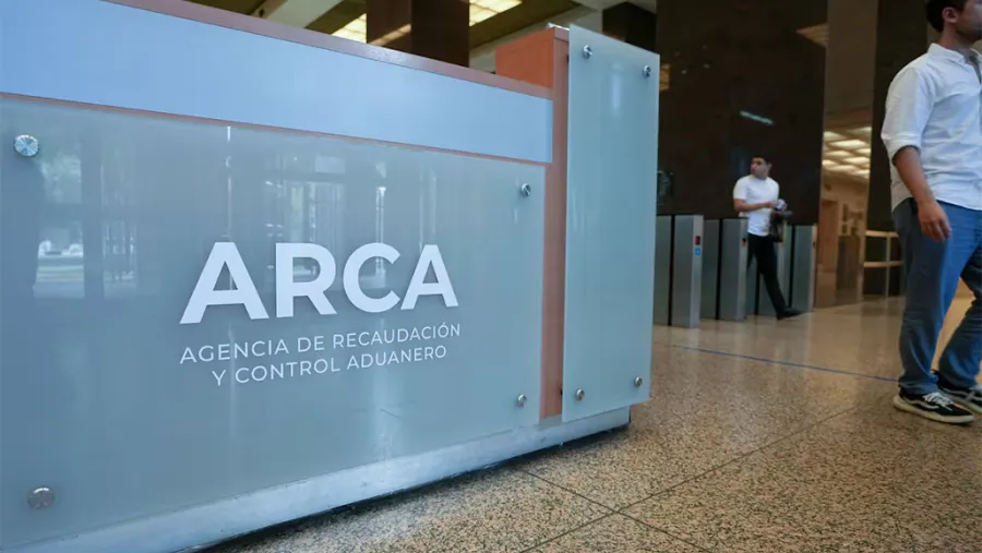Ascender en el escalafón por acomodo político y parentesco: malestar en ARCA por 246 recategorizaciones a dedo | Análisis - imagen de origen