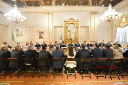 El Gobierno inició conversaciones con gobernadores y analiza convocar un nuevo consenso fiscal - imagen de origen