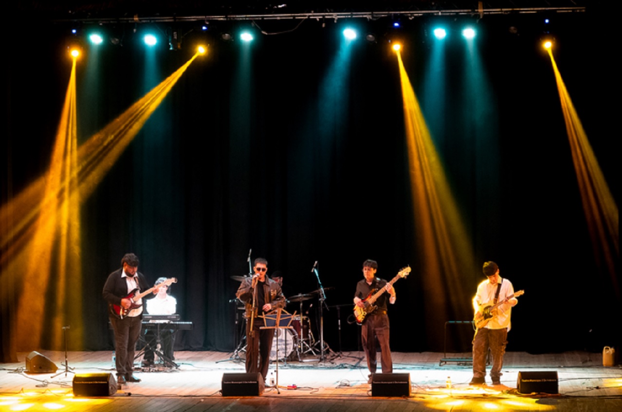 Música en esta orilla reunió a cientos de jóvenes en el Teatro 3 de Febrero - imagen de origen