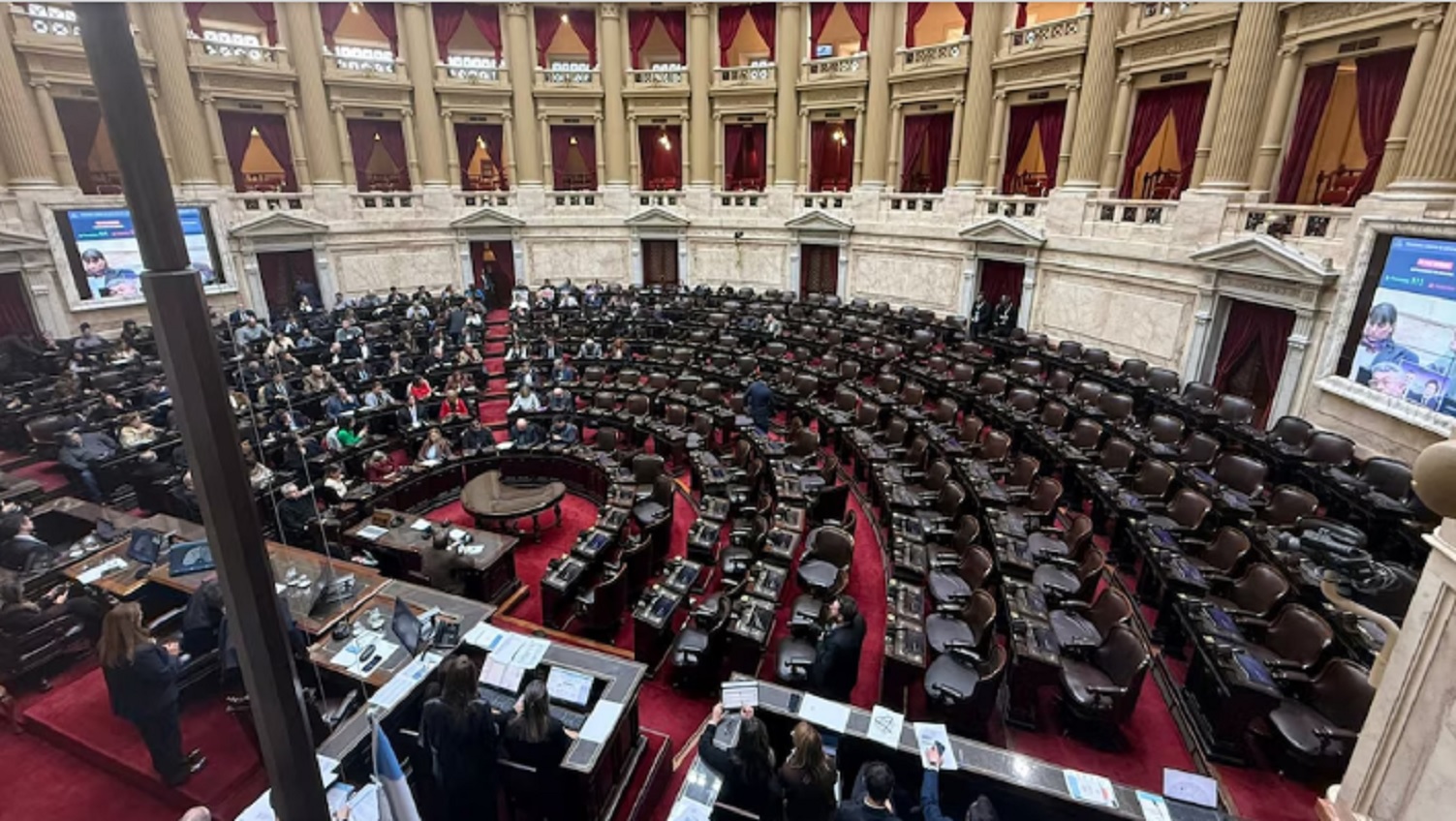 El oficialismo logró frenar la sesión para interpelar a Adorni en Diputados, con ayuda del PRO y la UCR - imagen de origen