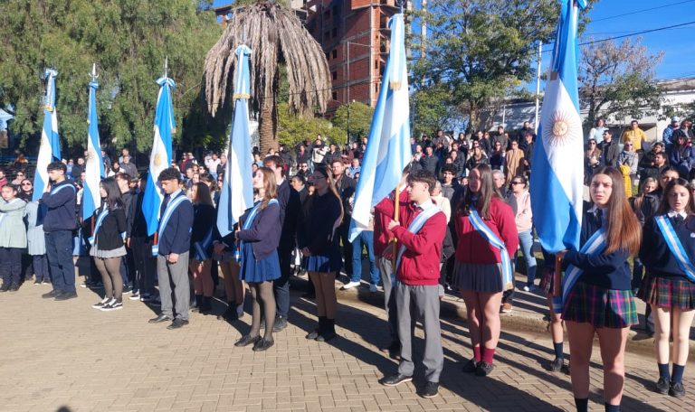 Día de la Bandera: alumnos y soldados le prometieron lealtad en la mañana de este sábado - imagen de origen