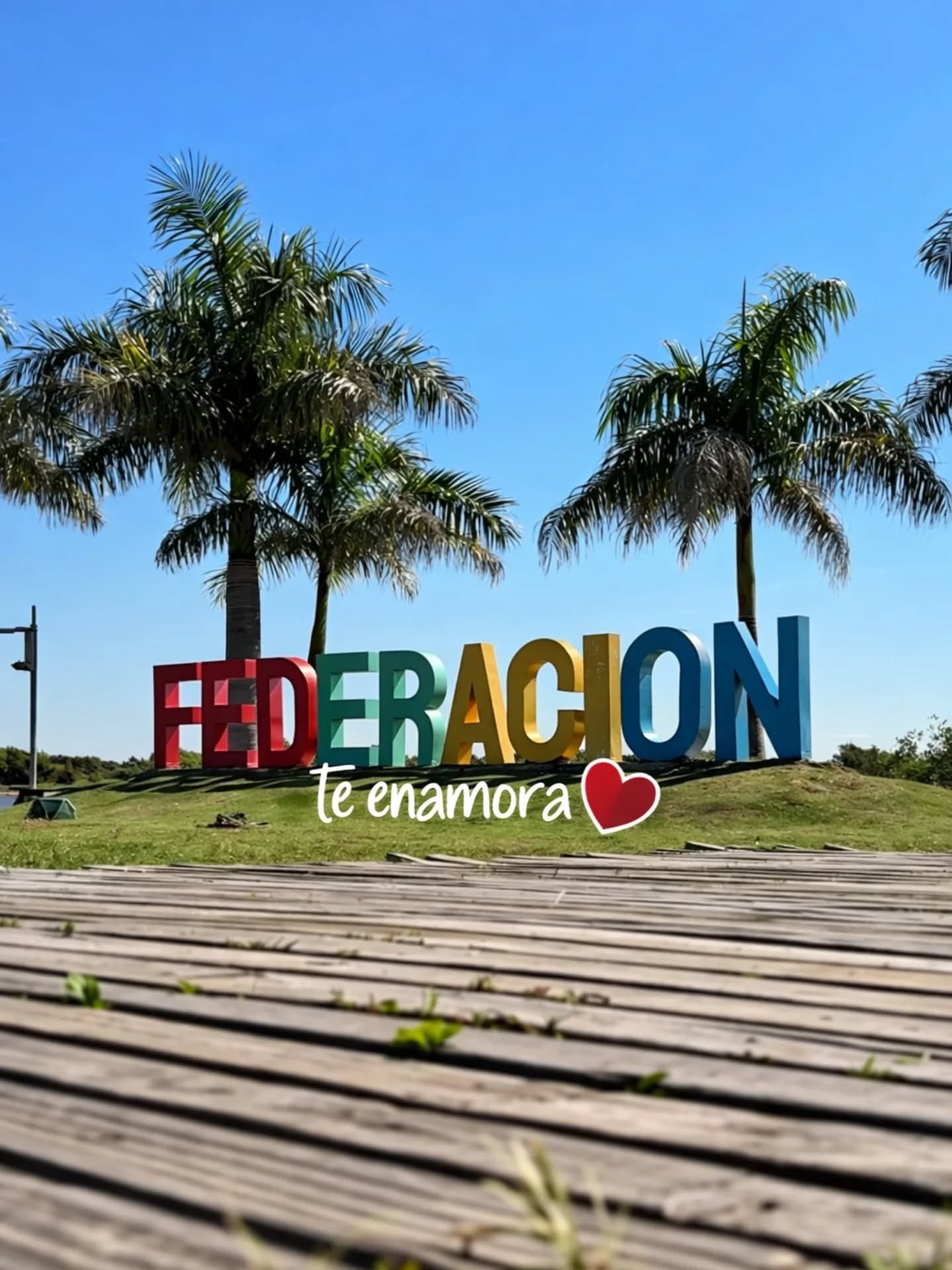 Versalli cargo contra empresarios del turismo en Federación al denunciar abusos laborales: “Les están pagando 3 mil pesos la hora” - 7PAGINAS - imagen de origen