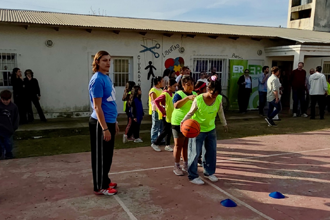 La provincia inauguró infraestructura de clubes y entregó materiales deportivos en el departamento Tala - imagen de origen