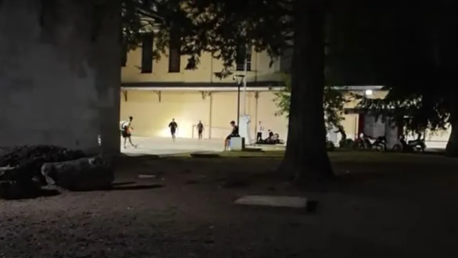 Paraná: vecinos de la Escuela Del Centenario cuestionan convenio con un club que genera serios inconvenientes | Análisis - imagen de origen