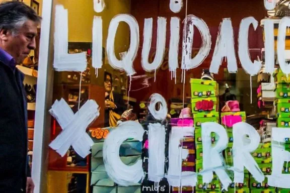 “La inflación baja por el desplome del consumo y no porque mejore la económica real” dice una economista - imagen de origen