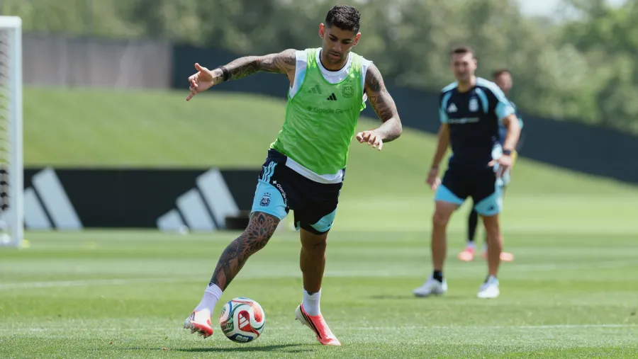 Cristian “Cuti” Romero entrenó con normalidad con miras al choque ante Cabo Verde | Análisis - imagen de origen