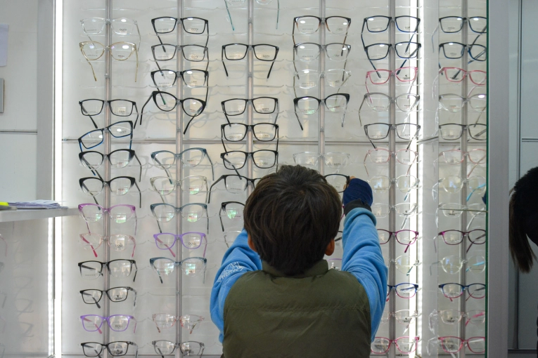 Entregaron más de 380 anteojos gratuitos a niños y adolescentes de Concordia - imagen de origen
