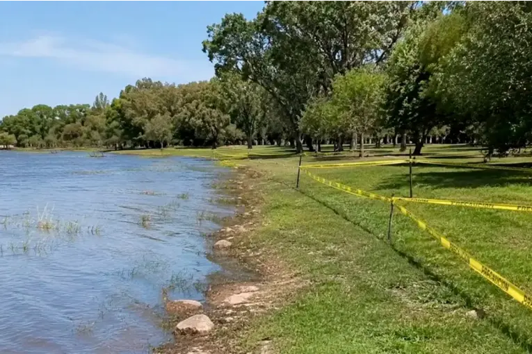 Una mujer falleció mientras practicaba actividades recreativas en el Lago Salto Grande - imagen de origen