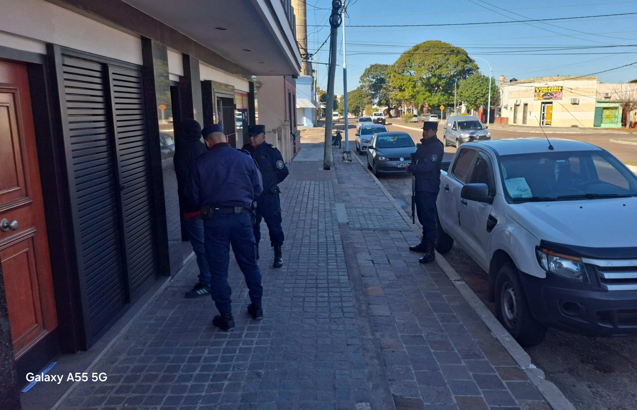 Operativo en Concordia: exigía un rescate en dólares para devolver un iPhone 15 y fue detenido - 7PAGINAS - imagen de origen