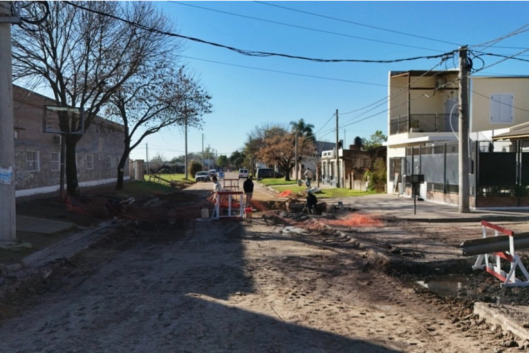 Cambian las redes subterráneas, previo al asfaltado de calle Perigan - imagen de origen