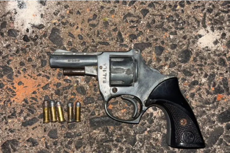Detuvieron en Paraná a una mujer que amenazó a su ex con un arma - Informe Digital - imagen de origen