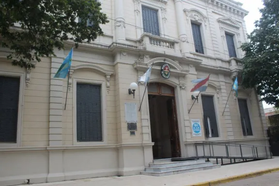 Los municipales de Gualeguaychú cobrarán este viernes el medio aguinaldo - imagen de origen