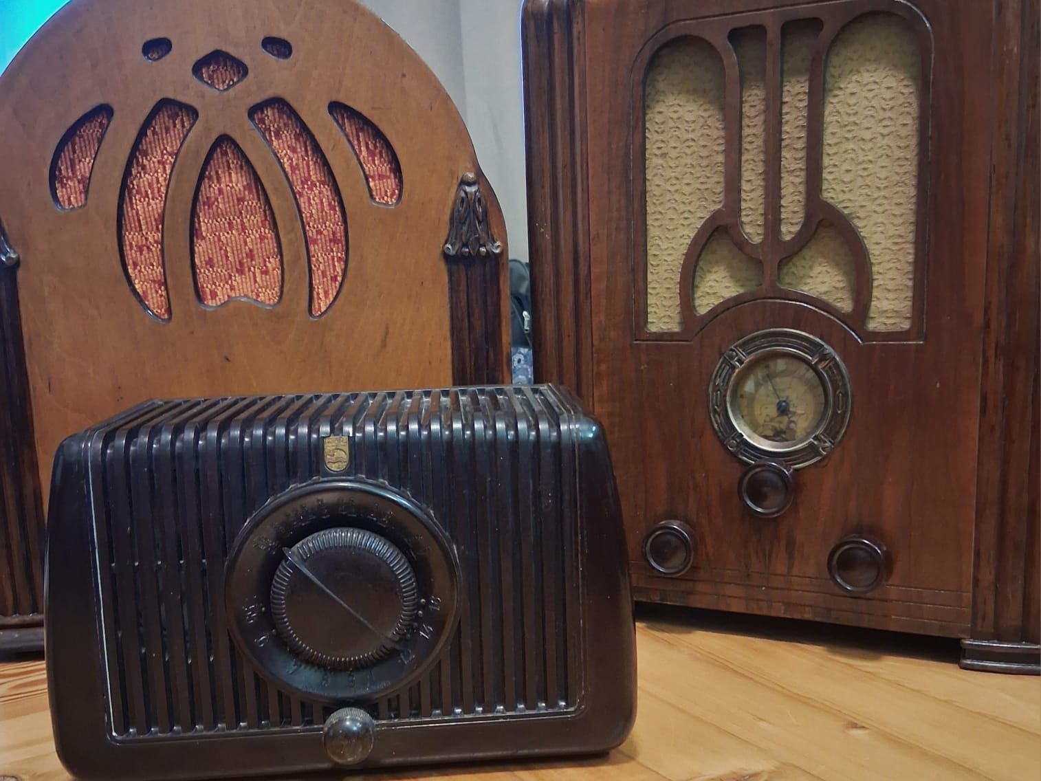 El Museo de la Memoria Popular inaugura una muestra de radios antiguas en Casa De Deken - imagen de origen