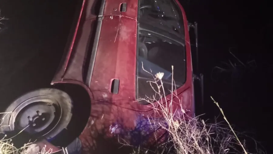 Un hombre sufrió lesiones leves tras un despiste y vuelco en San Salvador | Análisis - imagen de origen