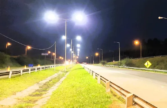 Mejoran la iluminación del corredor de la ruta 14 en puntos estratégico - imagen de origen