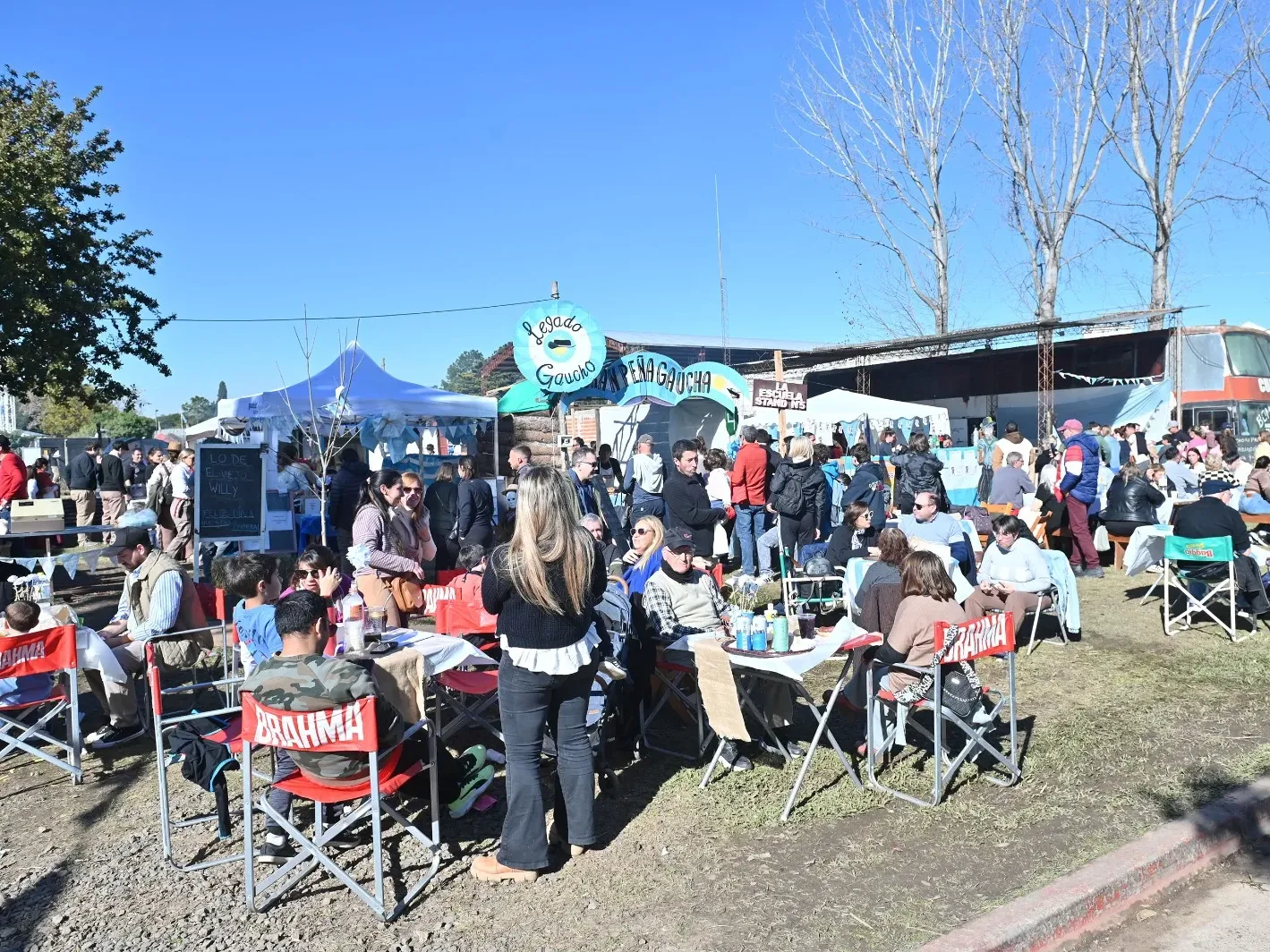 Pueblo Belgrano festeja el Día de la Bandera con desfile y fiesta popular - imagen de origen