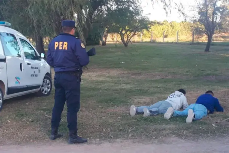 Desbaratan en Crespo una banda que pagaba con billetes falsos - Informe Digital - imagen de origen