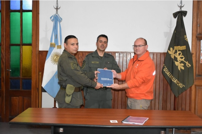 Protección Civil y Gendarmería trabajan en la prevención de riesgos por sustancias peligrosas - imagen de origen