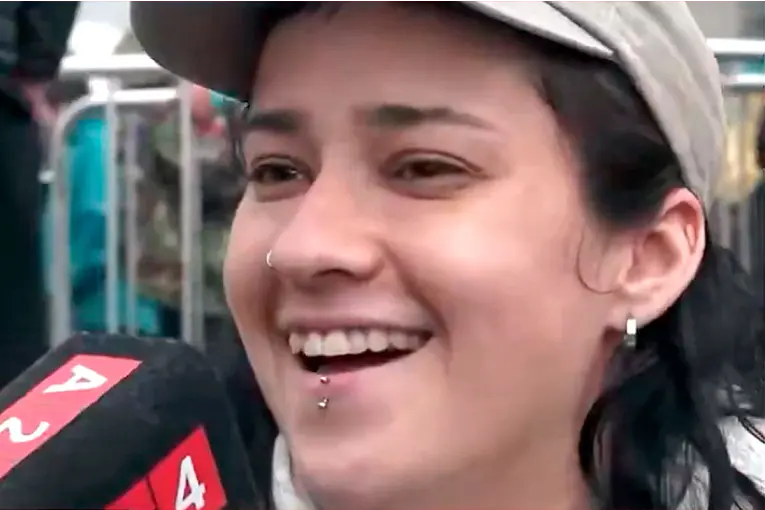 “El Indio Solari es el Dios de los Rotos. Soy Agustina, de Paraná, la ciudad donde nació” - imagen de origen