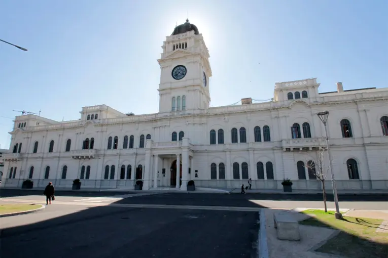 El Gobierno entrerriano adelantó el feriado por el Día del Trabajador Estatal - imagen de origen
