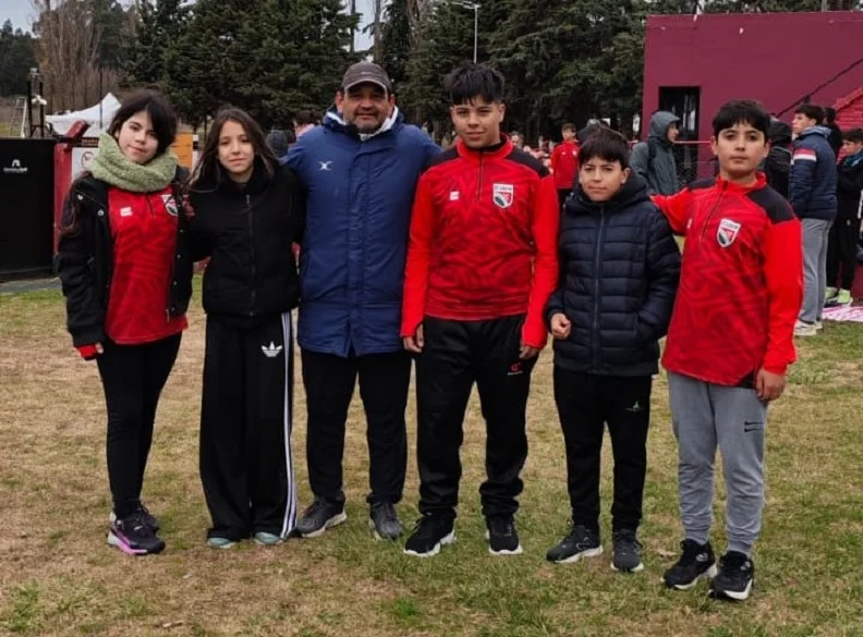 Atletas crespenses se destacaron en el Campeonato Nacional U14 disputado en Tandil - imagen de origen