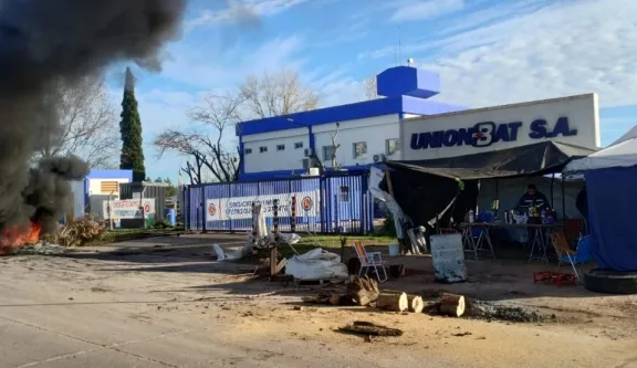 Convocan a una protesta en Gualeguaychú por el conflicto en Unionbat y el despido de un centenar de trabajadores - imagen de origen