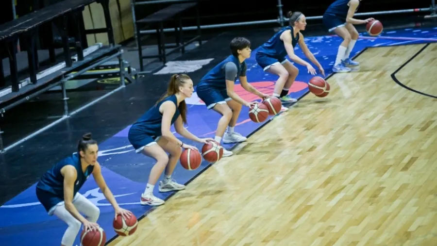 Básquet: las entrerrianas Iara Navarro y Nicole Tapari entrenan con la selección de proyección | Análisis - imagen de origen