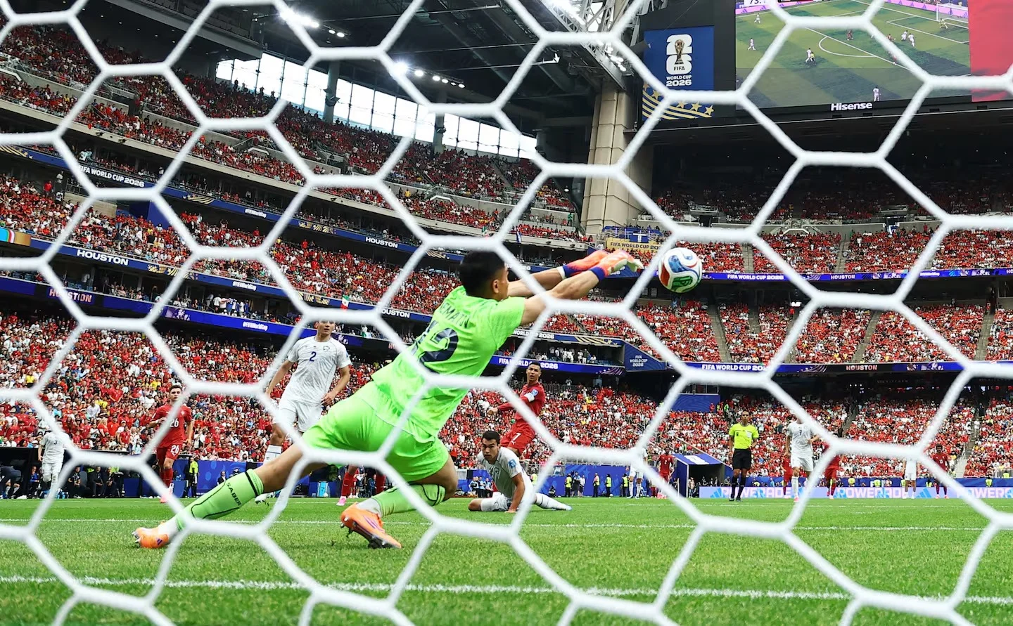 Portugal goleó a Uzbekistán con un doblete de Cristiano Ronaldo, el primer jugador en marcar en seis mundiales - imagen de origen