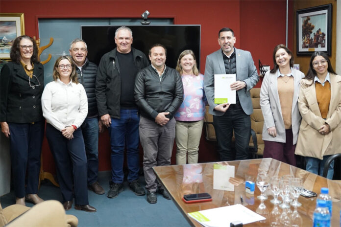 El CGE firmó un convenio para ampliar capacitaciones laborales y cursos en oficios - imagen de origen