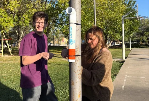 Interact colocó colilleros en la Costanera del Tiempo - imagen de origen