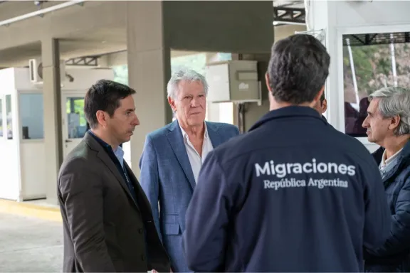 El Gobierno provincial formalizó las últimas entregas de equipamiento para el Centro de Frontera Concordia-Salto - imagen de origen