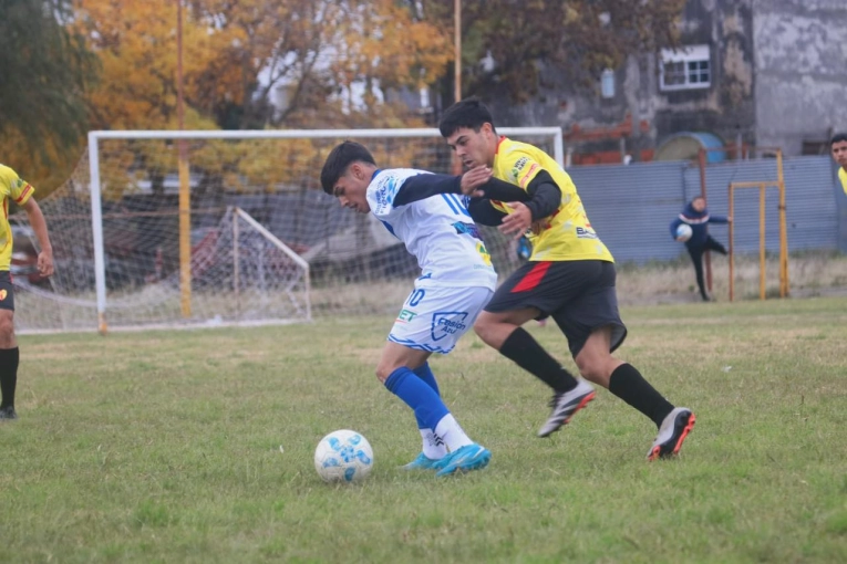 Sportivo Larroque dio el golpe en la B: venció a Sporting, le sacó el invicto y lo alcanzó en la punta - imagen de origen
