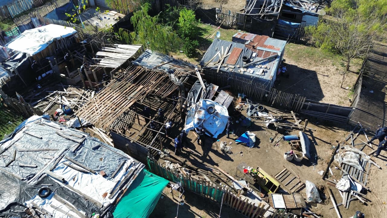 En uno de los barrios más peligrosos de Concordia, detuvieron a seis personas y desmantelaron un búnker - 7PAGINAS - imagen de origen