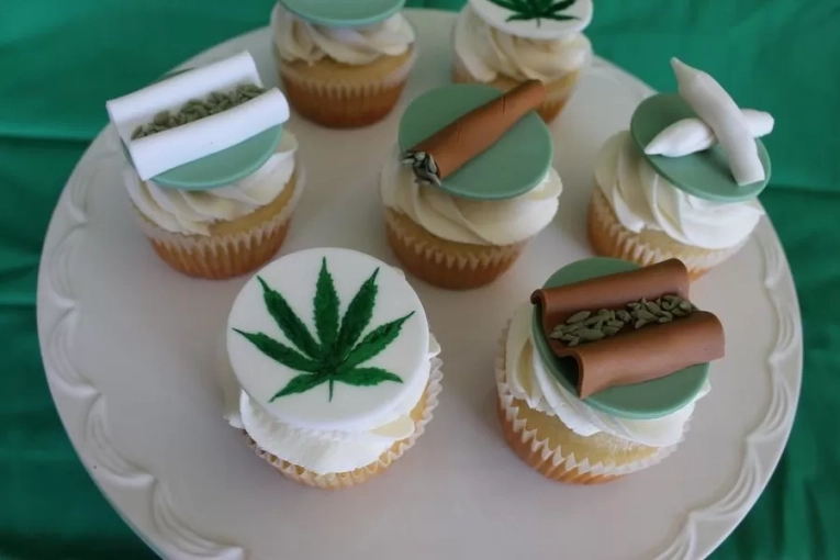 Esperan pericias en la causa por la torta de marihuana y revelan un antecedente desconocido - imagen de origen