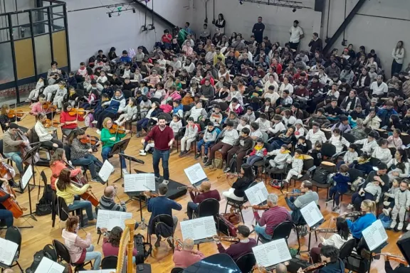Continúan los conciertos didácticos de la sinfónica para escuelas de toda la provincia - imagen de origen