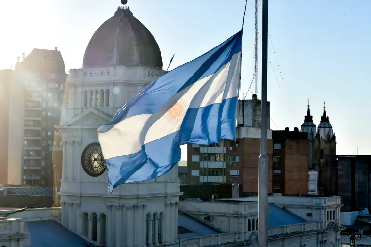 Más de 2000 alumnos de Paraná prometerán lealtad a la bandera en plaza Mansilla - imagen de origen