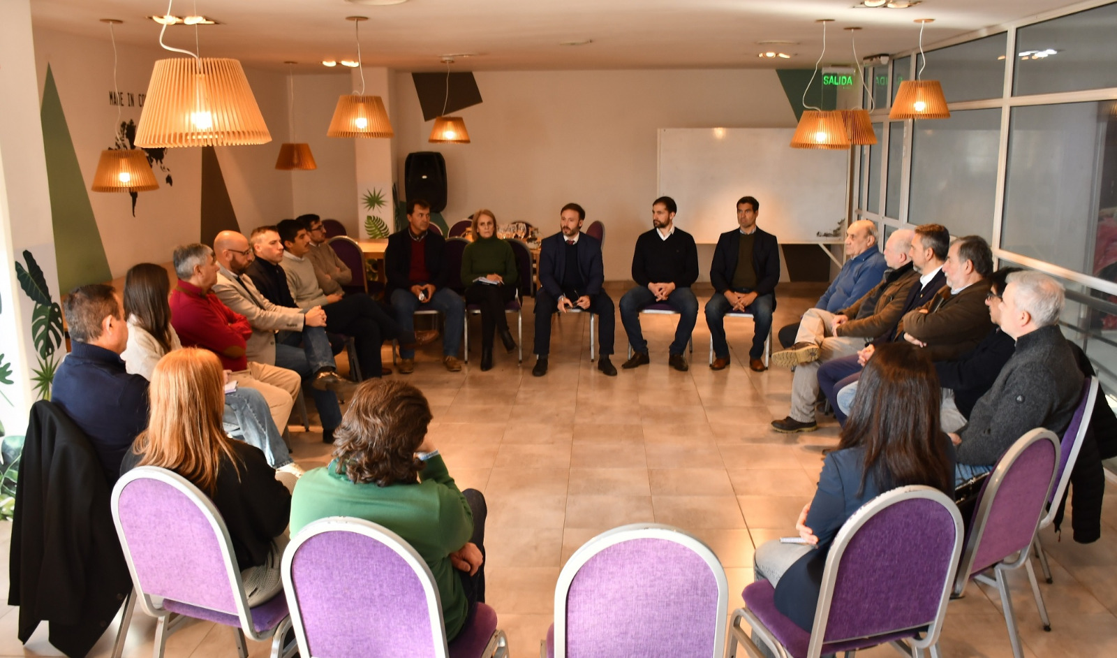 Azcué busca respaldo del sector privado para acelerar inversiones y ordenar la economía local - imagen de origen